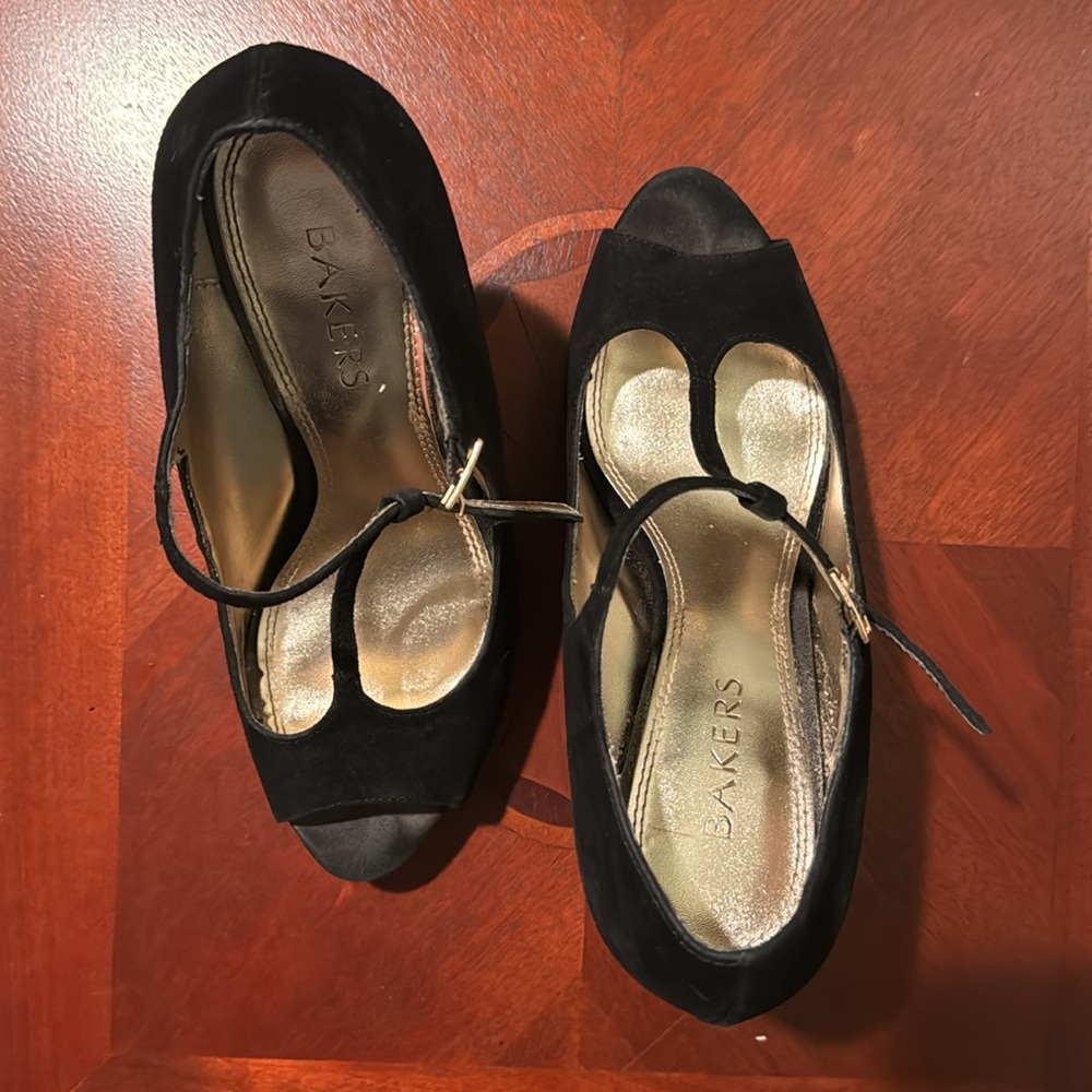 Black pumps - Picture 2 of 3
